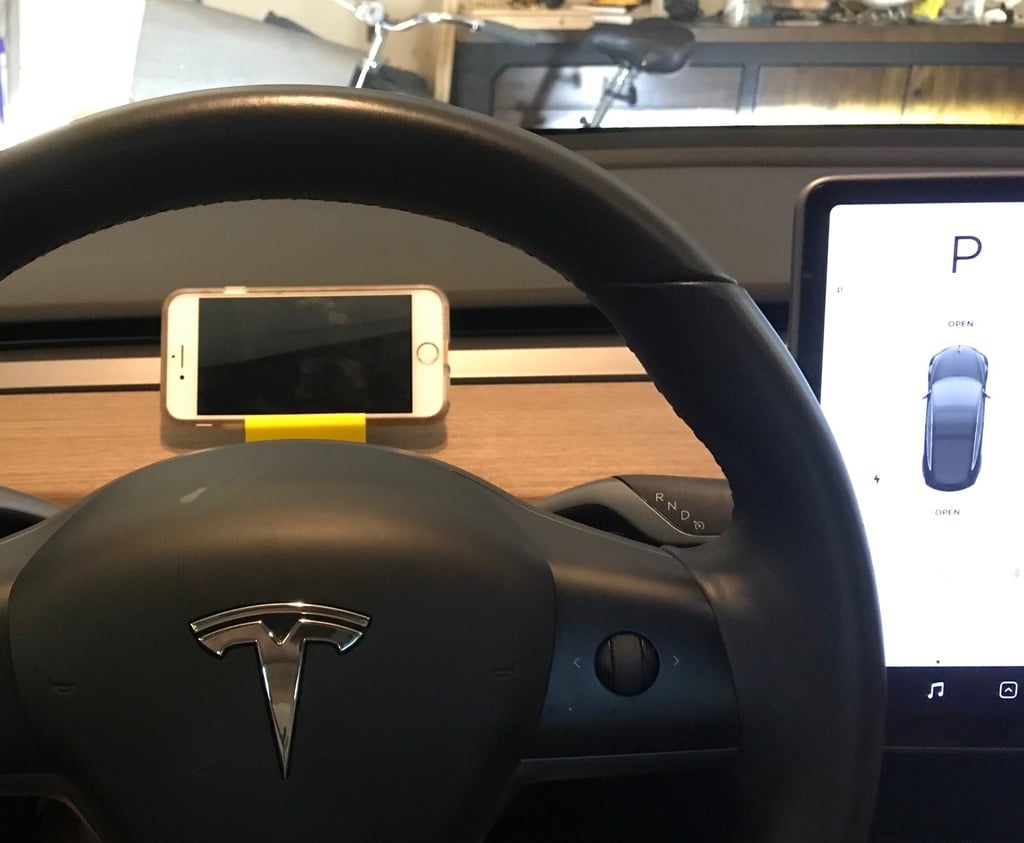 Tesla Model 3 Valve Clip Phone Holder