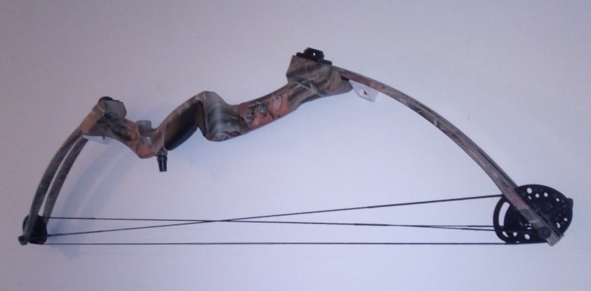 Universal Wall Bracket for Recurve or Compound Bows and Snapback Cap Edge
