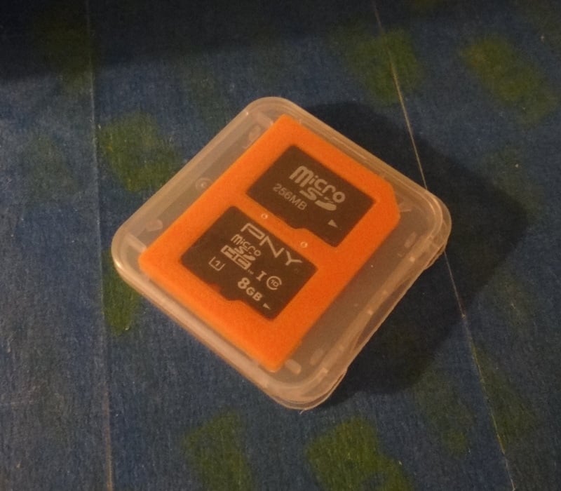 MicroSD to SD card case adapter