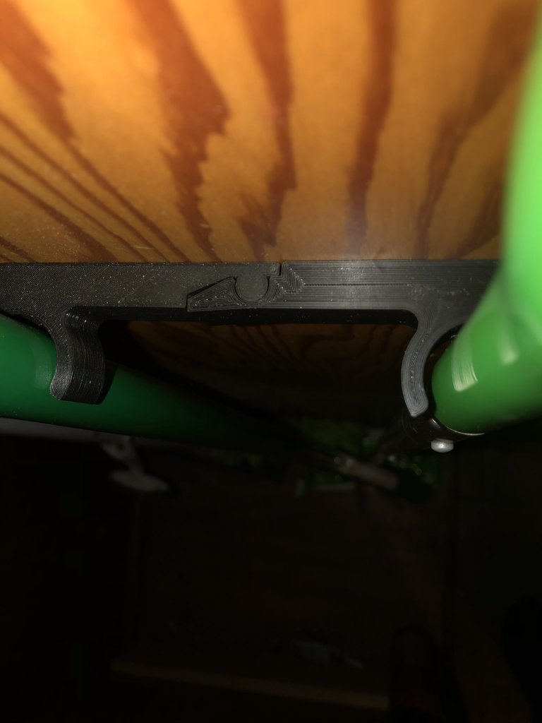 Chainable broom handle clip