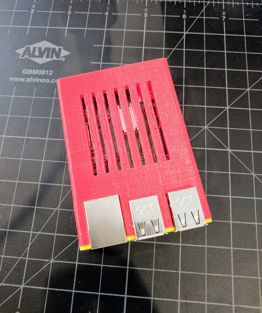 Raspberry Pi 3 B+ case with space for heat sink