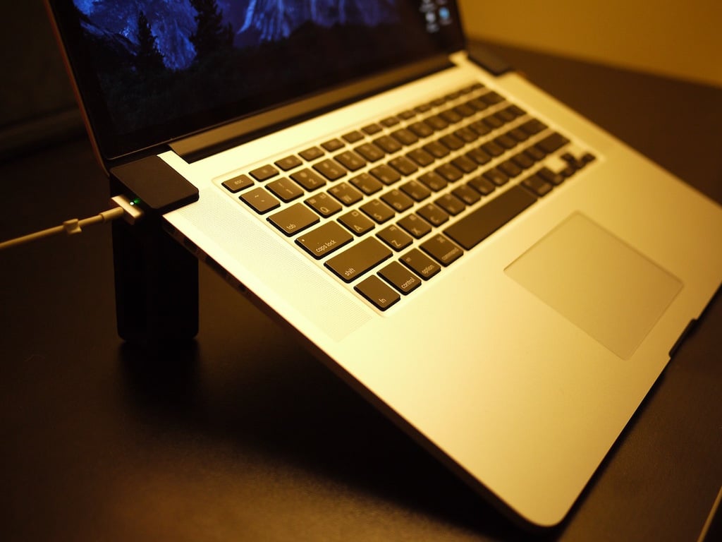 Simple and Light Macbook Pro Retina 15&quot; Stand with Cable Connection