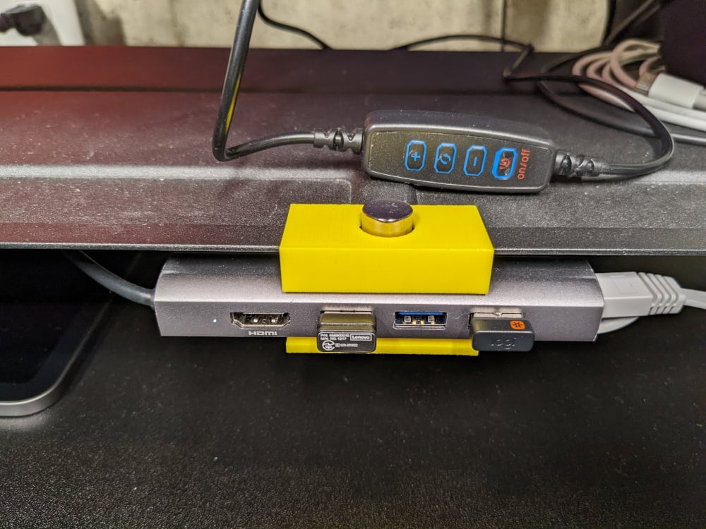 Anker Premium USB-C Hub Riser Clip with Magnet