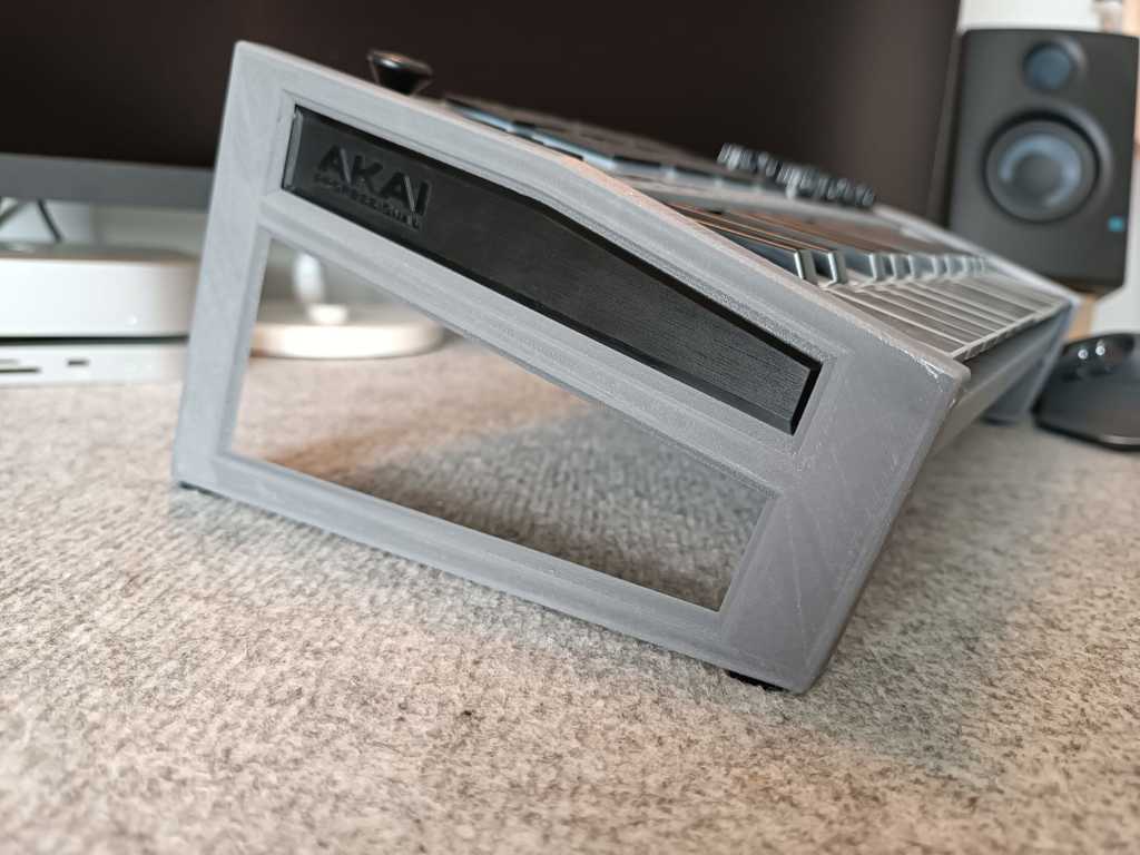 AKAI MPK Mini keyboard stand with 15 degree tilt