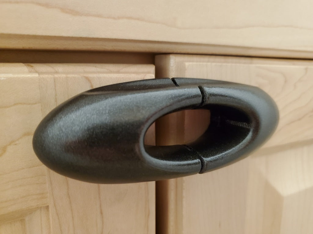 Drawer and cabinet handles