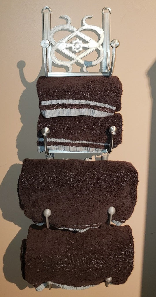 Interconnected towel rack for bathrooms