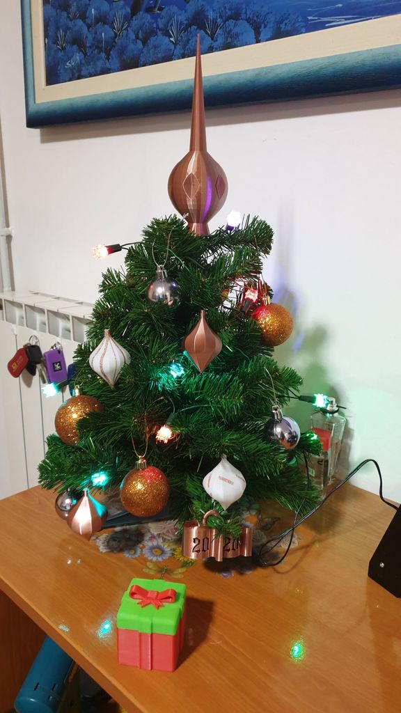 Top for Christmas tree with Christmas balls