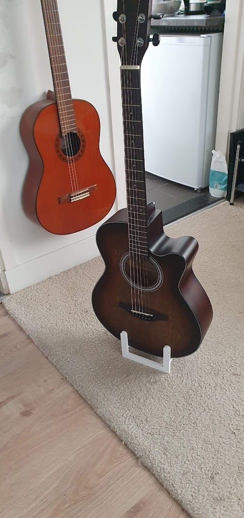 Simple guitar stand for storing guitars