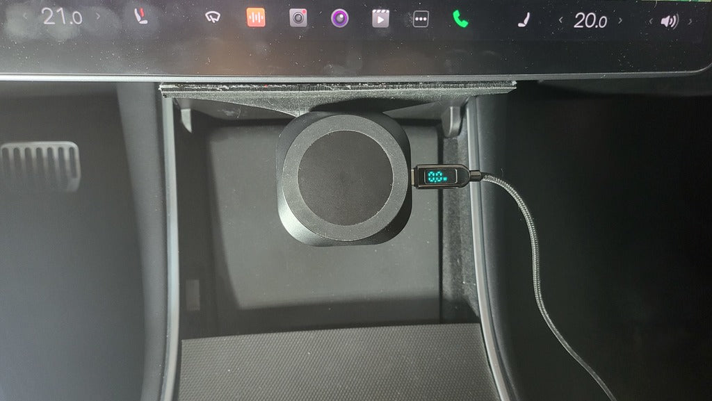MagSafe phone holder for Tesla Model 3/Y