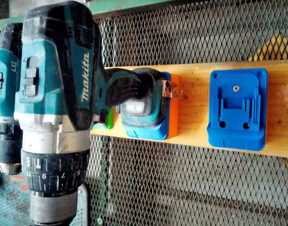 Makita 18V Tool holder with belt hook for wall mounting