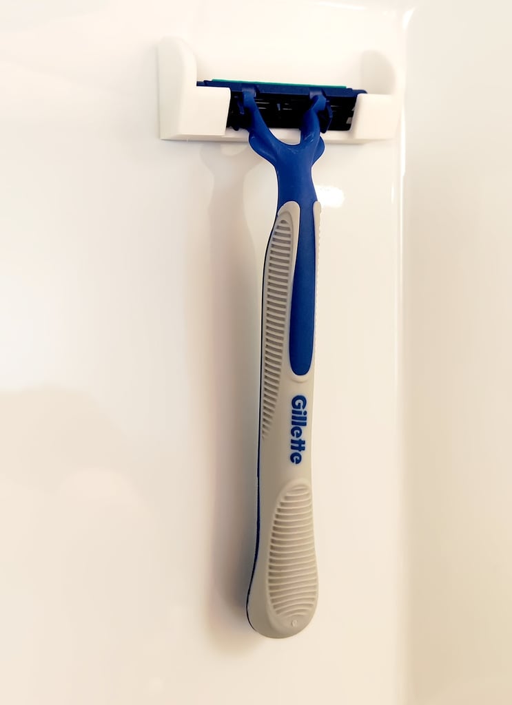 Bathroom wall-mounted razor blade holder