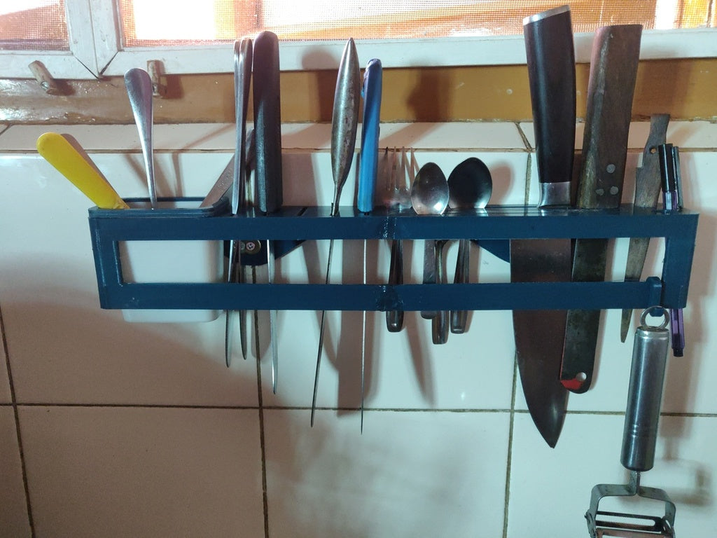Kitchen knife and accessory holder for daily use