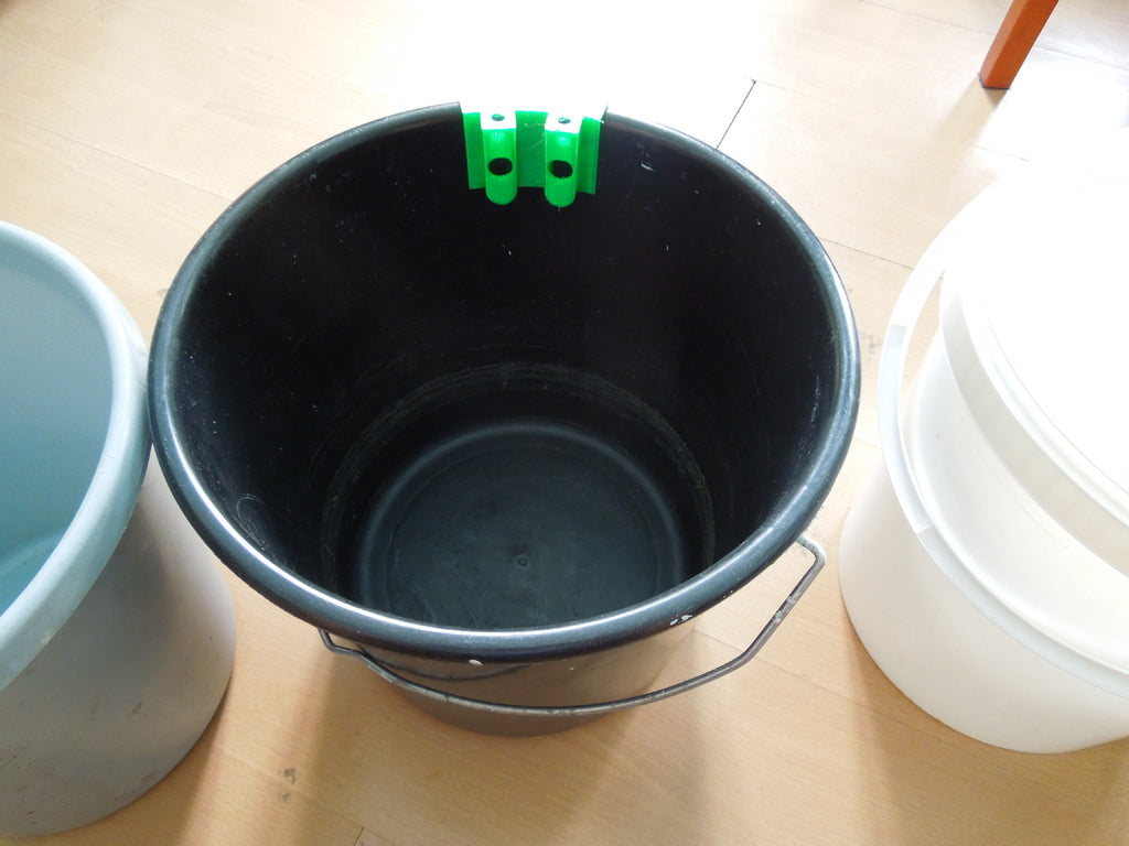Customizable anti-flood dripper holder for automatic watering system