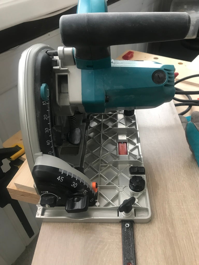 DIY guide rail for circular saw for Makita SP6000