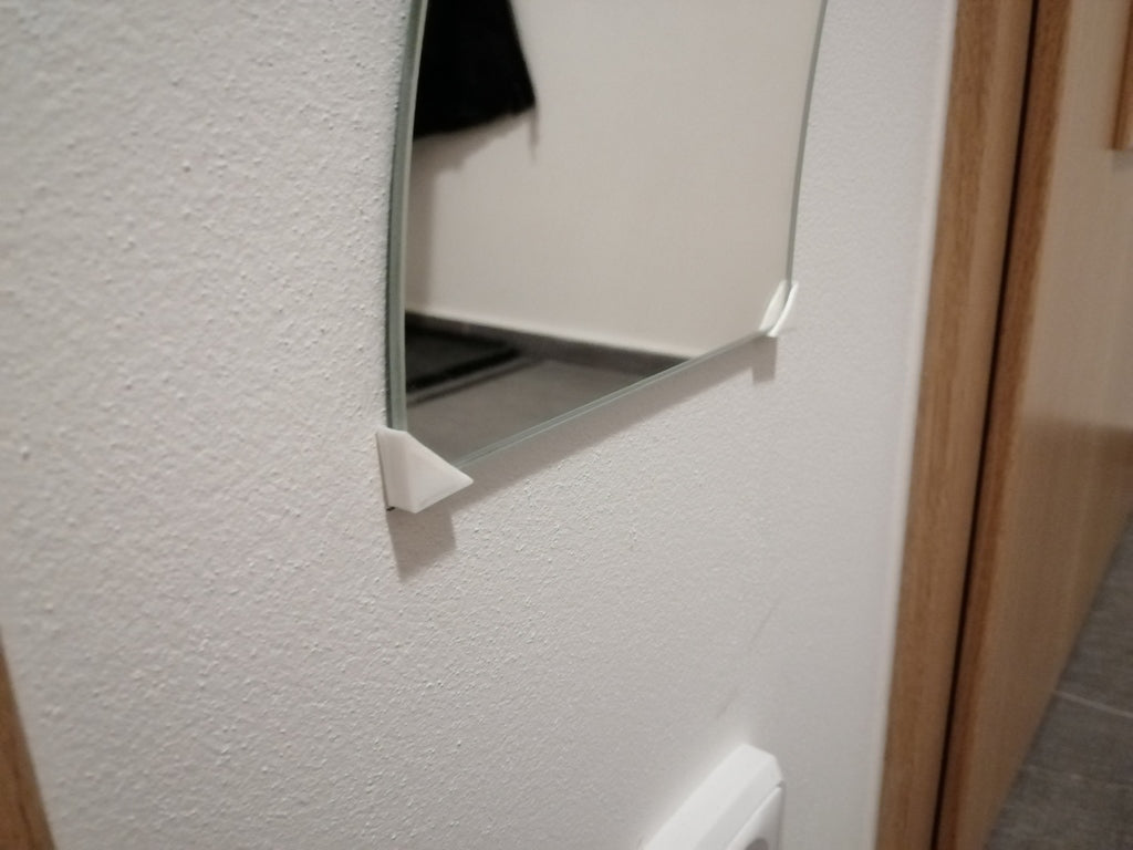 Simple mirror mounting for corner