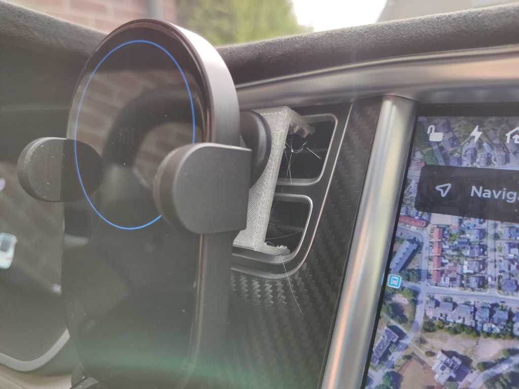 Phone holder for Tesla Model S valve control