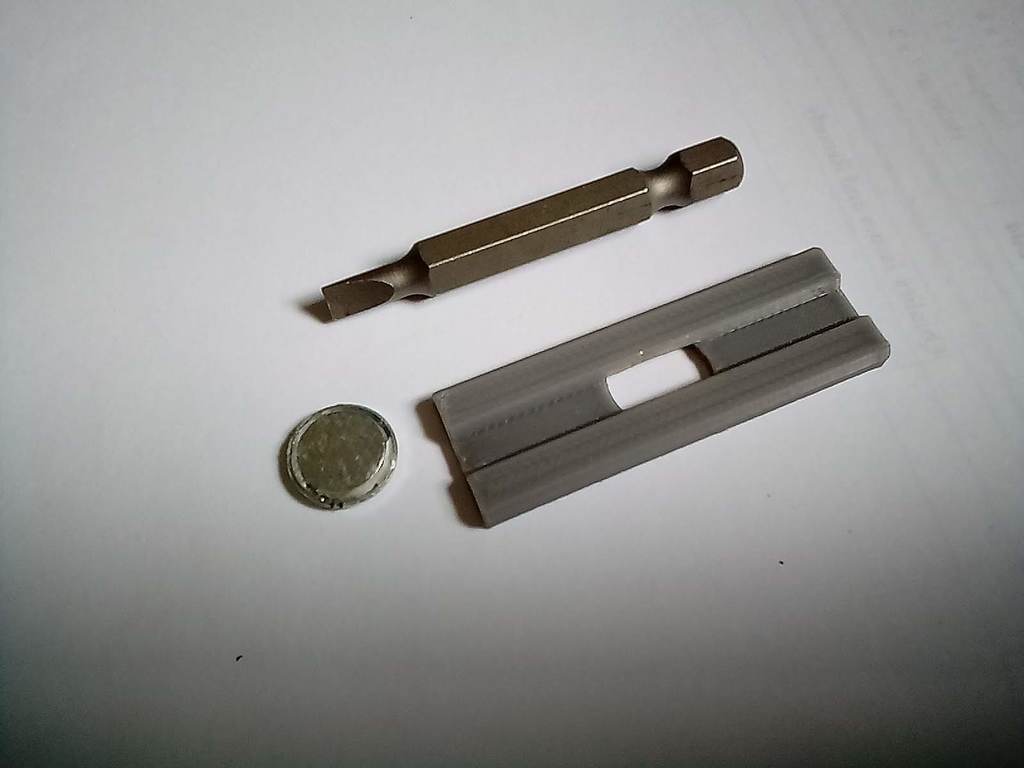 Magnetic screwdriver bit holder for drills