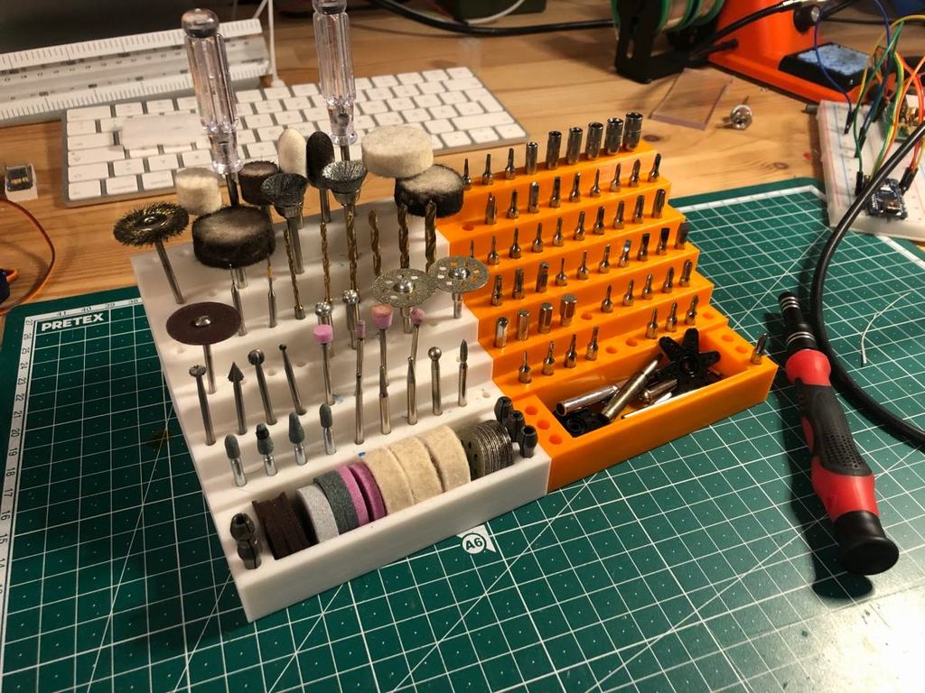 Small screwdriver bit organizer for precision tools