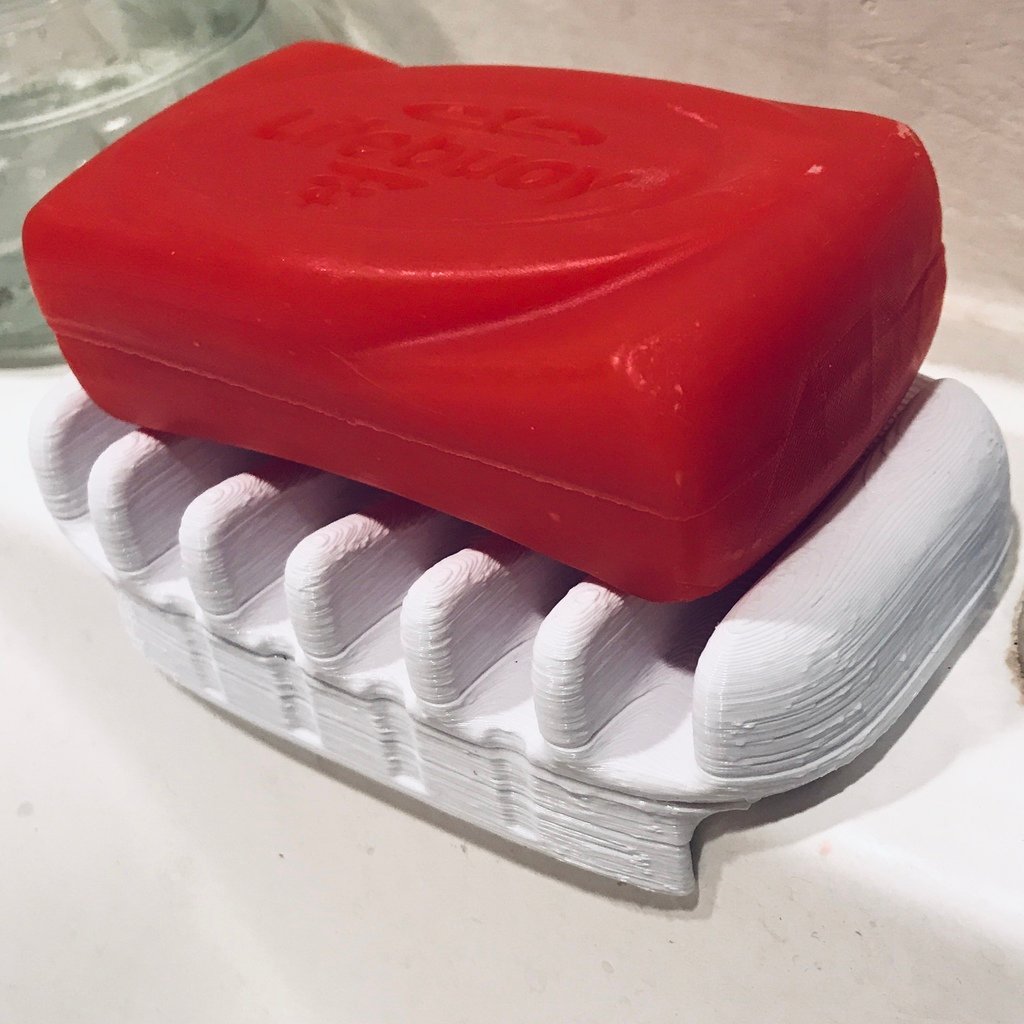 Self-draining soap shelf Designed for large soaps