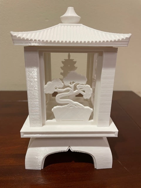 Japanese garden lantern with replaceable panels