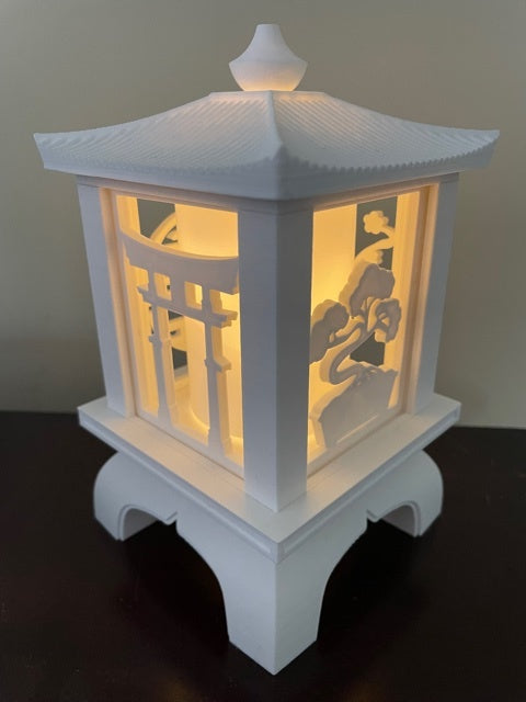 Japanese garden lantern with replaceable panels