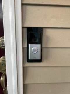 Wall mounting plate for Ring 3+ Doorbell on Vinyl Covered Siding