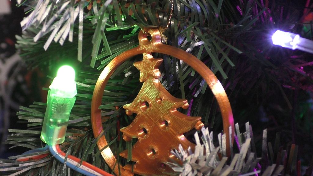 Simple Christmas tree ornament