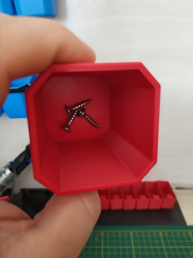 OctoBox Wall Mounted Small Screw Box With Magnet