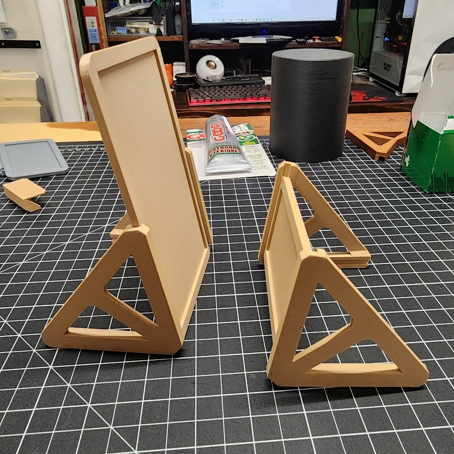 Sign holder with adjustable legs and integrated sign plate