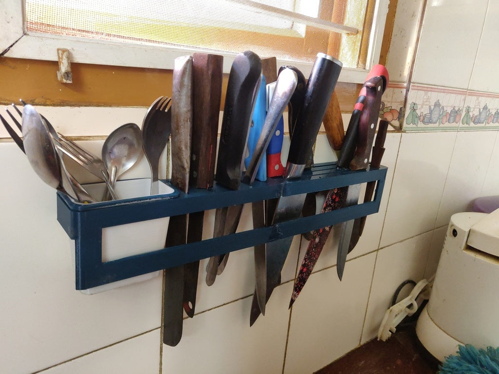 Kitchen knife and accessory holder for daily use