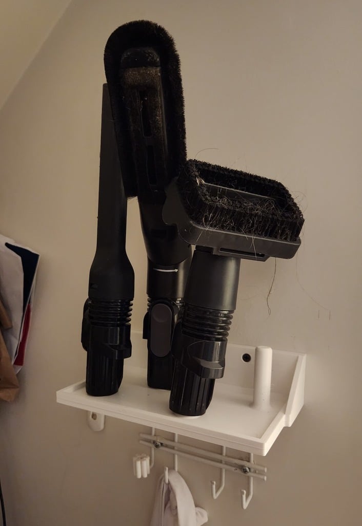 Wall mount for vacuum cleaner nozzles