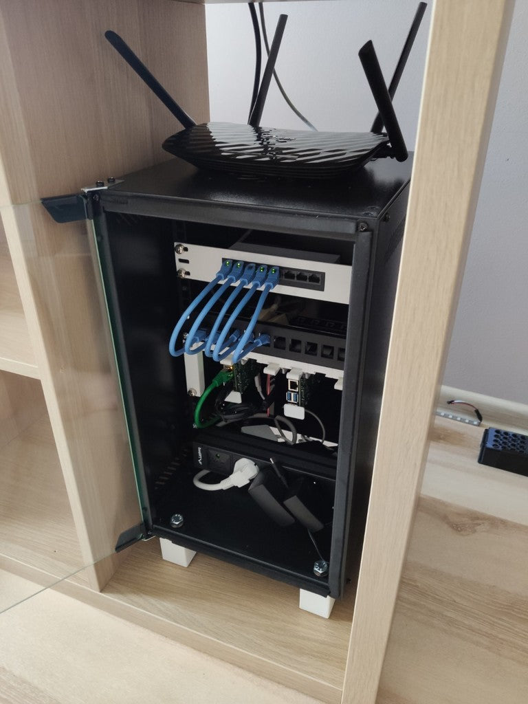10&quot; Server Rack with Lanberg Lifting Legs for IKEA Kallax