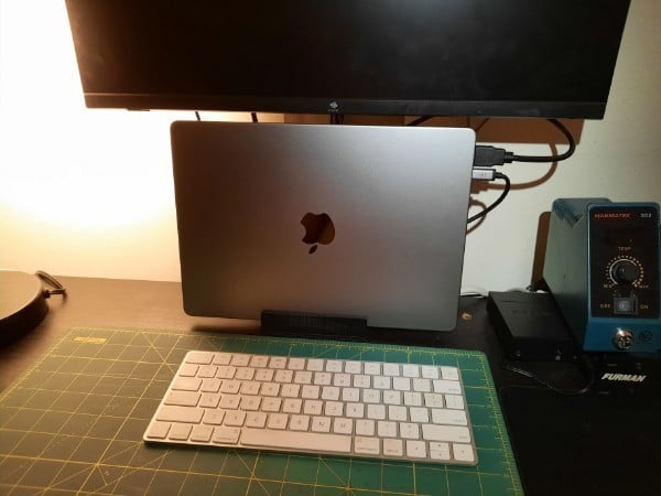 &quot;Vertical Macbook Stand for 2022 with USB hub Clip&quot;