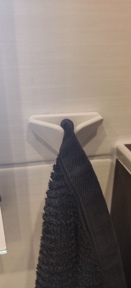 Wall hanger for towels without loops