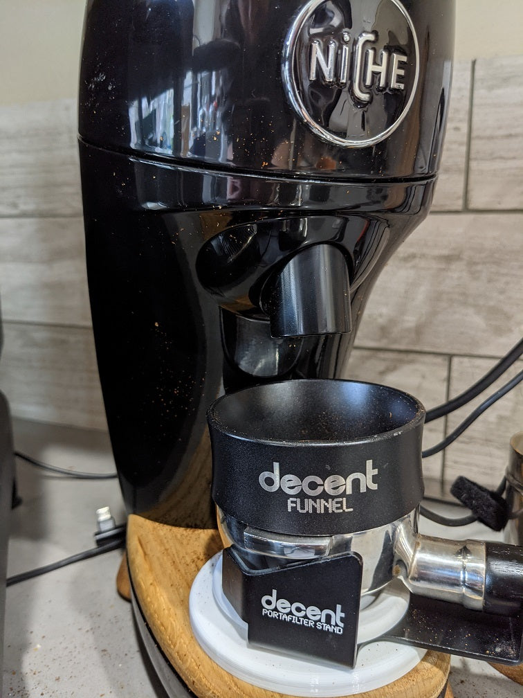 Adapter for mounting the Decent Espresso portafilter holder on a Niche Zero grinder