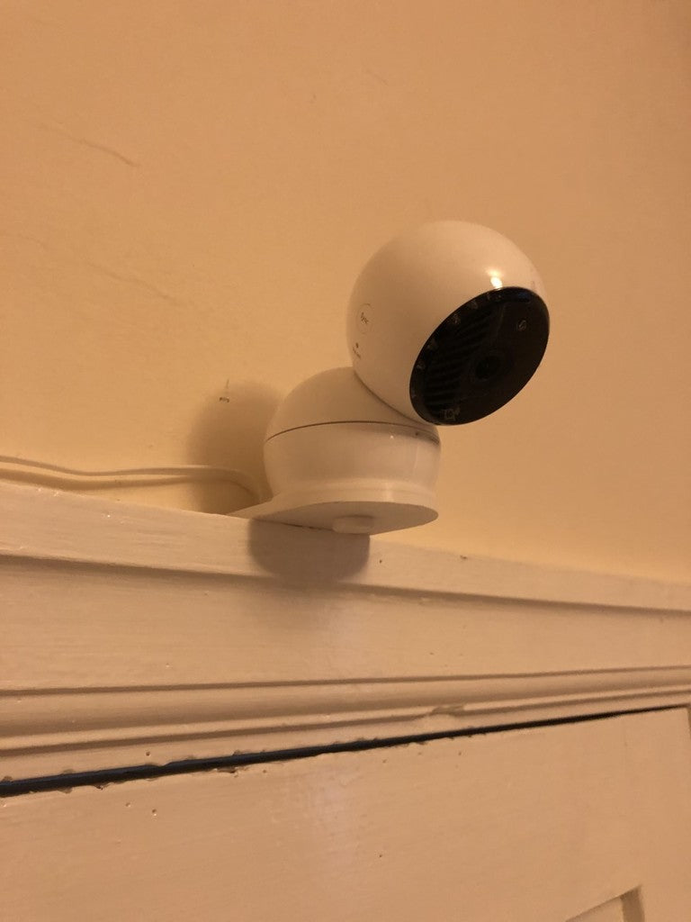 Flat Arlo Baby camera mounting with screw holes